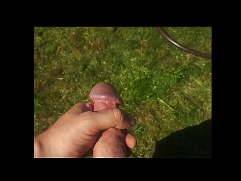 ❤️ Hot Hottie kritt hir rosa Muschi gefuckt a spréngt mat engem Sprëtz an engem Summergaart ❤️❌ Fuckvideo op lb.sex-porntube.ru